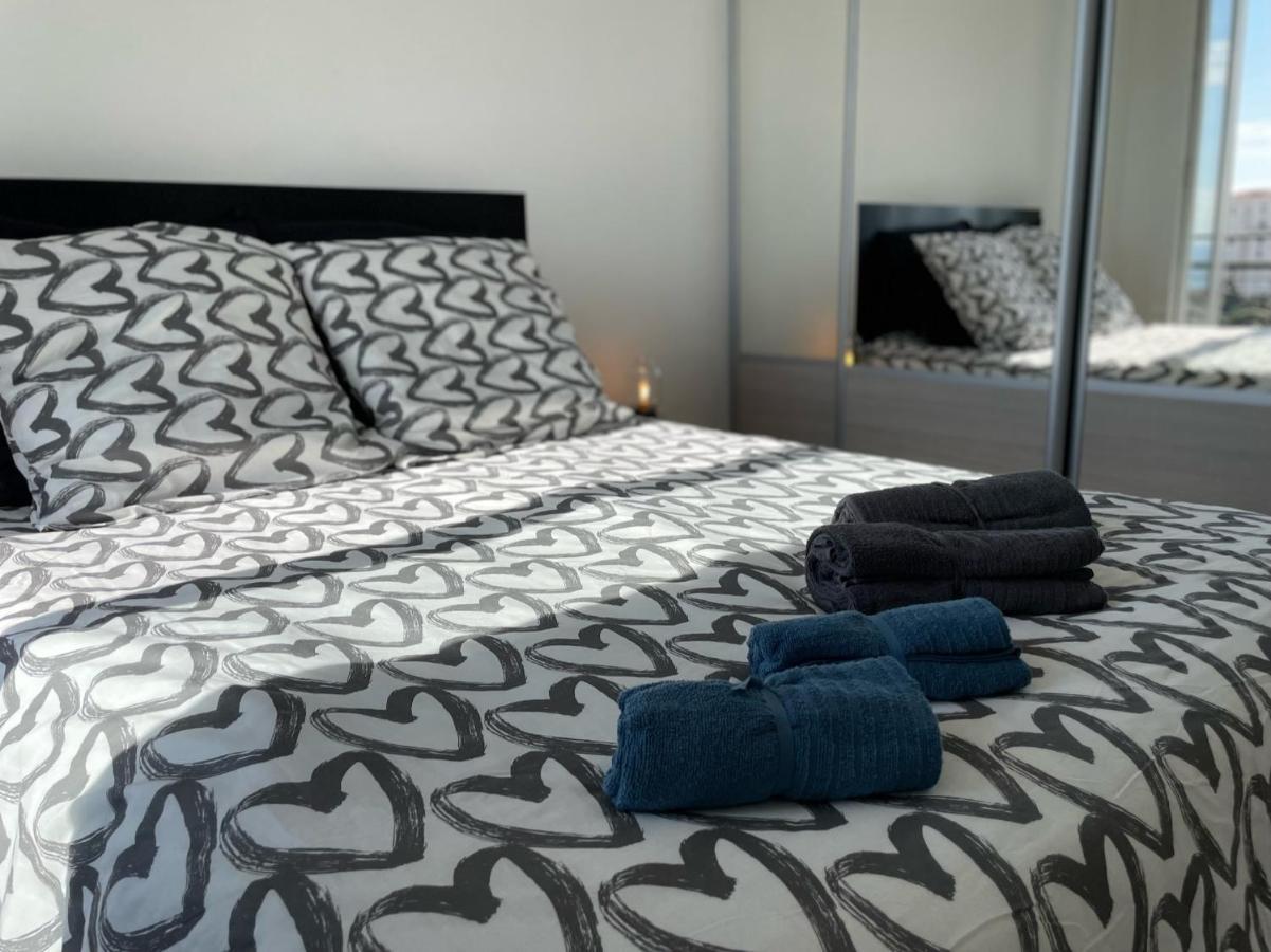 Nice Renting - Cambrai - Luxurious Sea View Terrasse - King Bed - Parking - Ac - Fully Equipped Luaran gambar